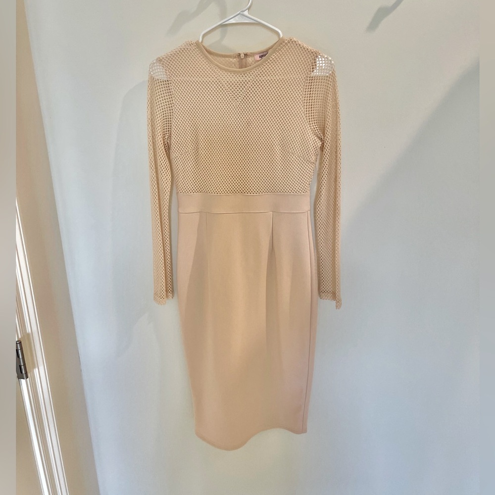 Long sleeve, meche, mid-length dress.